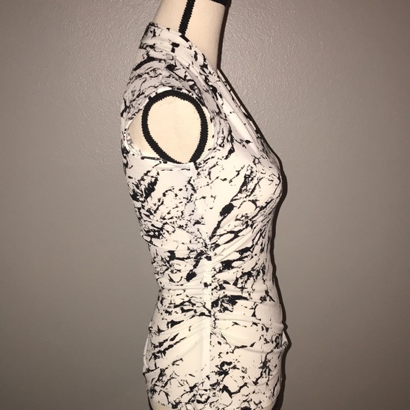 VINCE CAMUTO Marble Print Blouse. - Picture 3 of 7